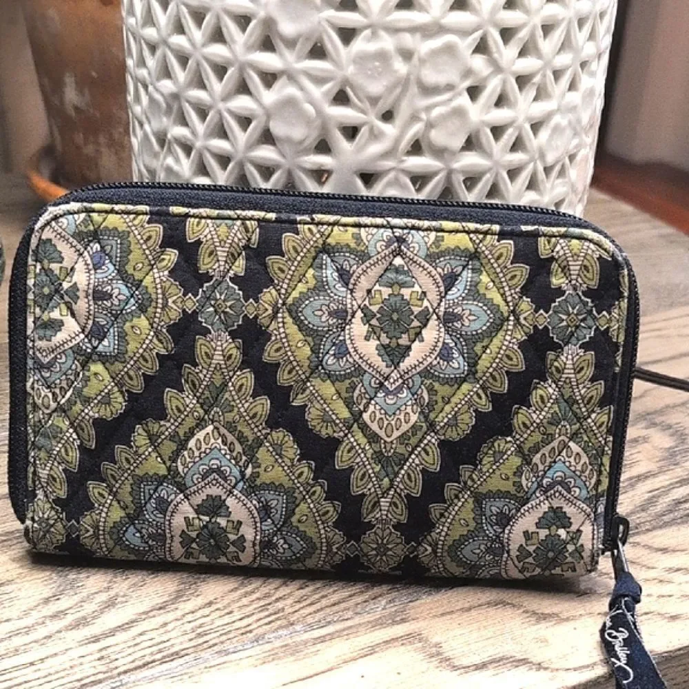 Vera Bradley Cambridge Quilted Zip Around Wallet Wristlet Retired